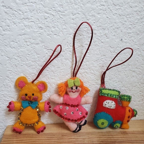 Bucilla Felt Bear Girl Train Christmas Ornaments Handmade Sequins Bead E…